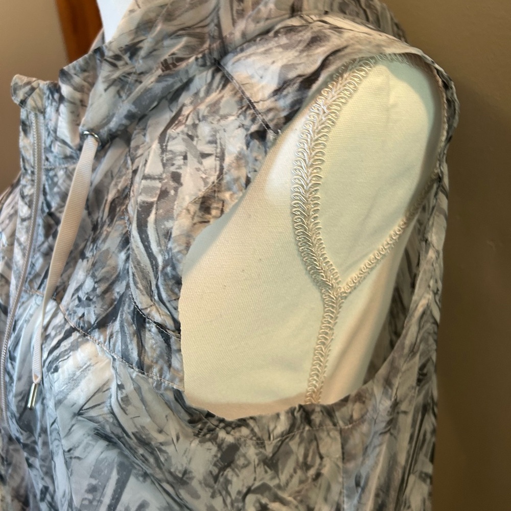 Athleta Inspire hooded vest lightweight Zip sleeveless Utility Jacket Gray Print - Picture 5 of 14